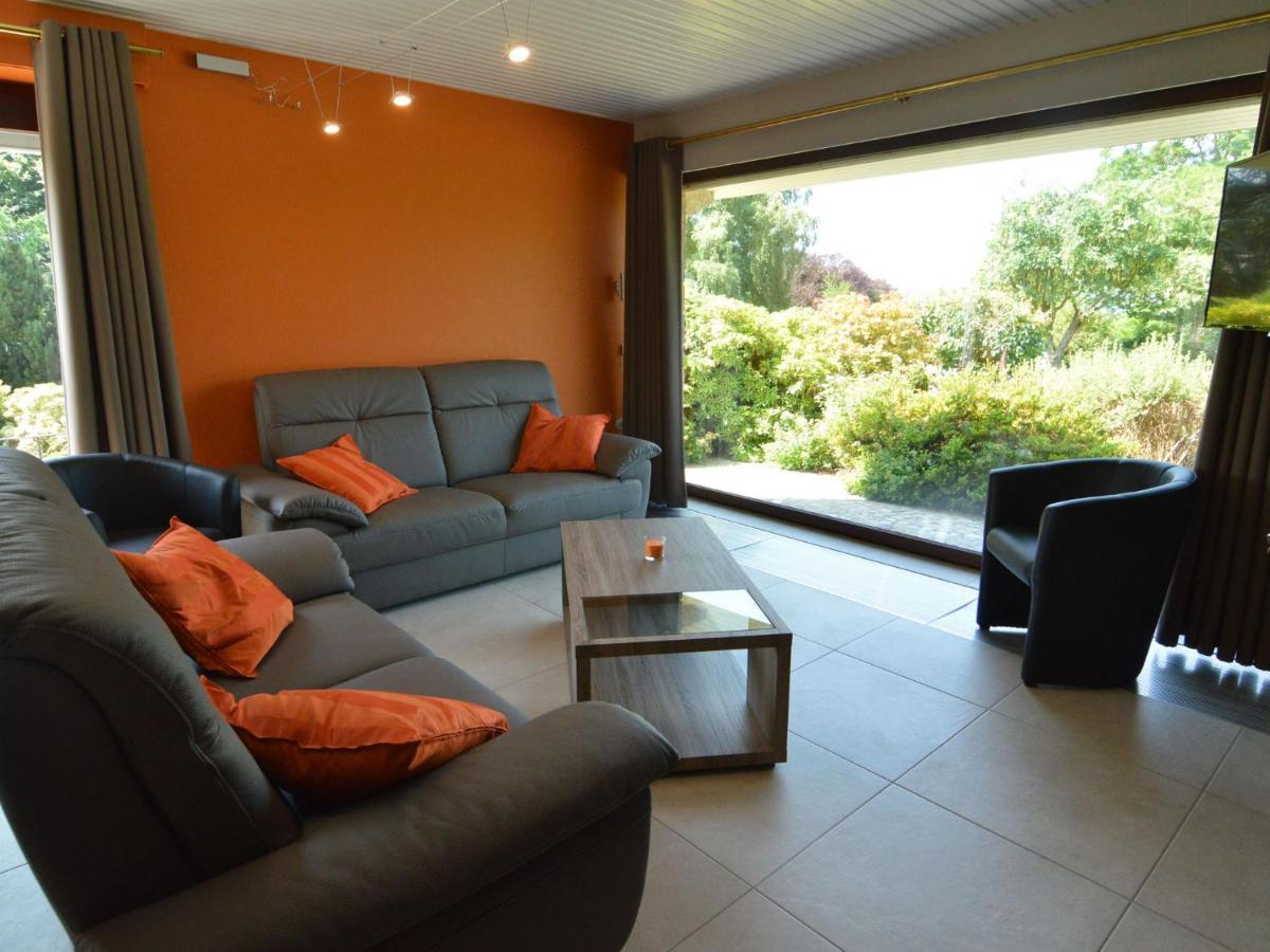Elegant Villa In Stavelot With Fitness Playroom ภายนอก รูปภาพ